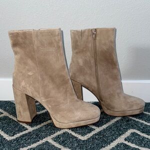 Steve Madden Suede Platform Heels Size 10 Beige